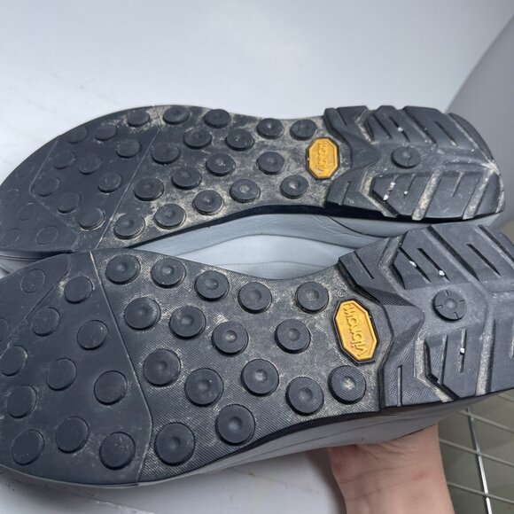 Arc’teryx Acrux SL Hiking Approach Shoes Women's- Sizes 8.5 Light Grey Baby Blue - Picture 8 of 16